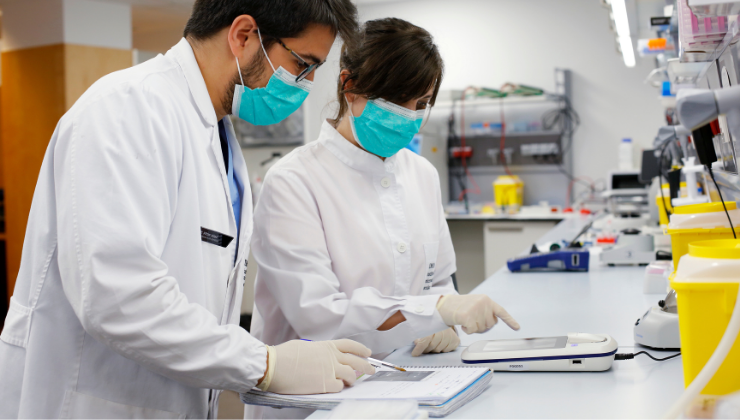 El equipo de Fundación MO trabaja en la obtención de células sanas a partir de muestras de pacientes afectos.