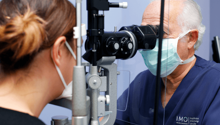 paciente en consulta retinopatía diabética 